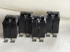 ITE Siemens B220 Circuit Breaker 20A 2Pole 120/240VAC 10KAIC Bolt On Panel Mount