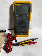 Fluke 87 III True RMS Multimeter Voltage Ohms Leads Digital Handheld used