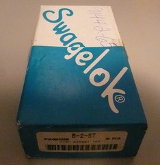 New Swagelok Brass Street Tee B-2-ST 1/8″ fnpt x 1/8″ mnpt x 1/8″ fnpt