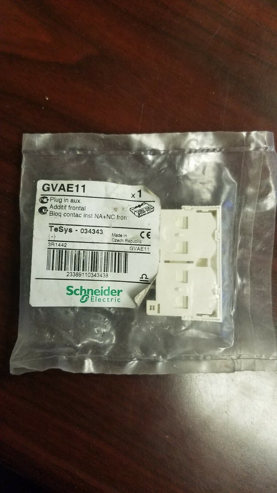NEW Schneider Electric GVAE11 Auxiliary Contact, 2.5 Amp, front mounting