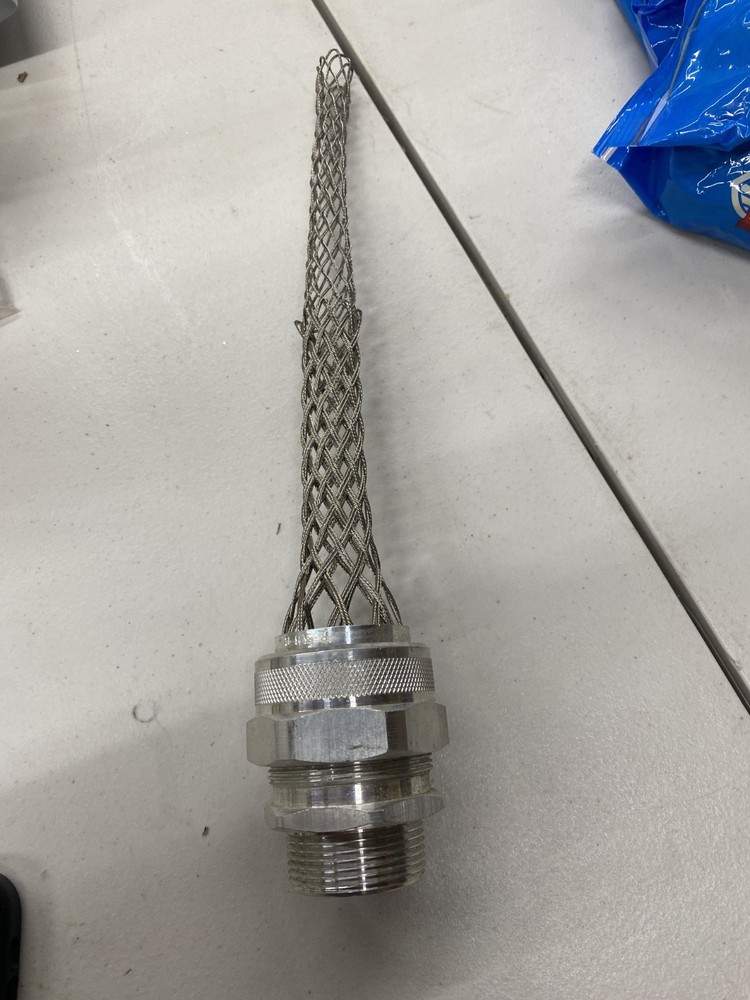 Remke R518D 1-1/2″ Mesh Strain Relief Cord Grip Closed-Weave Galvanized