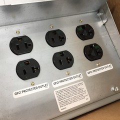 Eaton 125A Power Outlet Panel Surface Mount 1PH 3W Outdoor CHU2G2GKGS