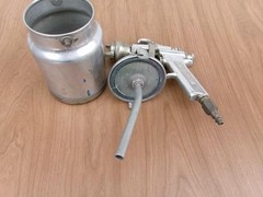 DEVILBISS TYPE MBC PAINT SPRAY GUN WITH CANISTER # 30 TIP FREE SHIPPING