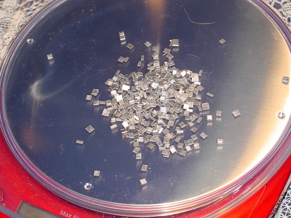 11 Grams Jewelry Manufacturing 60/40 Silver Solder Chips 1/8 Inch Square & Bits
