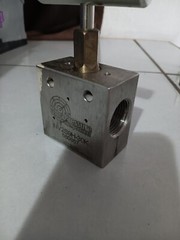 9/16″ Two-Way Straight High Pressure Needle Valves 30K PSI (Lot Of 4 Valves)