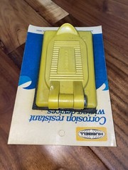 Hubbell Corrosion Resistant Vertical Weatherproof Cover Vintage New Yellow