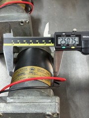 QTY 1 VON WEISE GEAR MOTOR 12 VOLTS 14:1 RATIO BOTH SHAFTS ARE 5/16″ DIAMETER