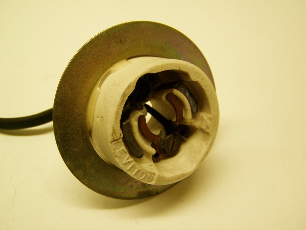 Leviton porcelain quick dis-connect for Abolite HID ballast housing