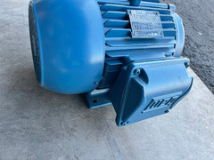 WEG 00518ET3E184T 5HP W22 Motor 1800RPM 184T Frame TEFC 460VAC Cast Iron NEW