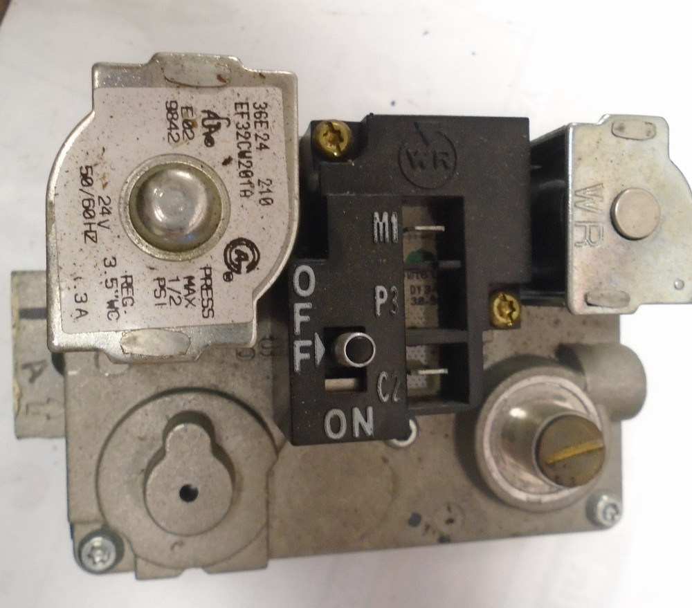 White Rodgers Gas Valve; Nat. Gas; 36E24 210;EF32CW201A; 24V; 50/60HZ—-“USED”