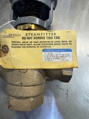 Johnson Controls V-3000-1 , 1 1/2” 3 Way Pneumatic Control Valve