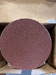 Box Of 50 Discs: 3M Hookit(TM) Cloth Disc 369F 5 in x NH P180 YF-wet Or Dry