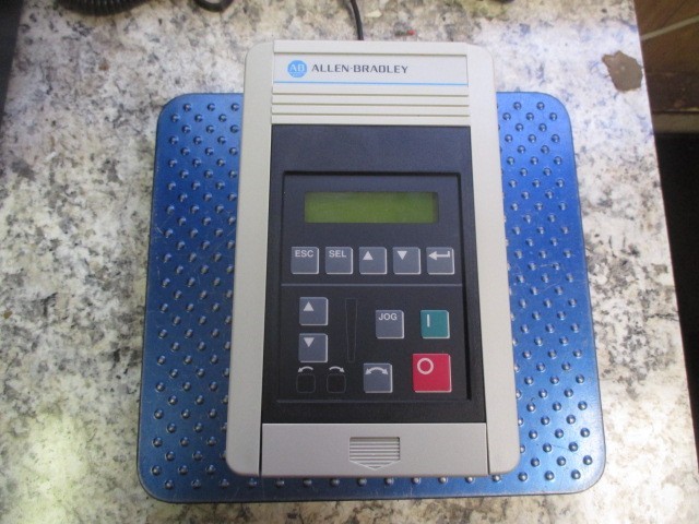 ALLEN BRADLEY VARIABLE SPEED DRIVE SER C 200-240V 4.4A 0.75KW/1HP 1305-AA04A