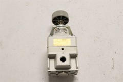 SMC PRECISION REGULATOR OUTPUT 0.01-0.8 MPa PORT THREAD TYPE G 1/4″ IR2020-F02BG