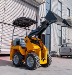 NEW Mini Wheel Type Skid Steer Loader Riding Skid Machine 13.5HP EPA For Sale