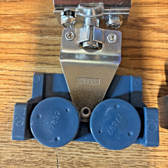 2pc Gorbel 77892 Enclosed Track Festoon Trolley Flat Cable Hose Carrier Lot