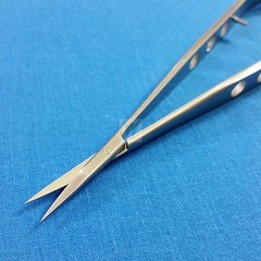 FINE TIP POINT SPRING SELF RETRACTING STITCH MICRO SCISSORS 5.5″ STRAIGHT