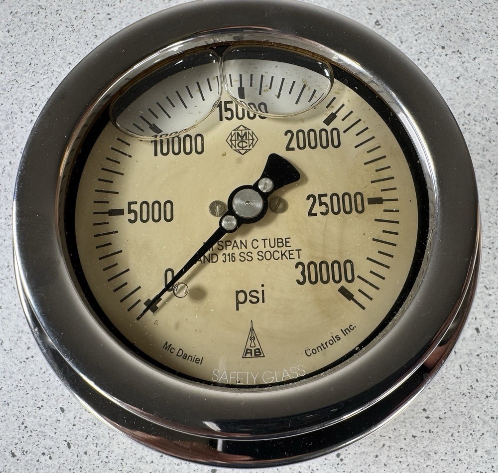 MC DANIEL CONTROLS INC G30KP 30,000 PSI HIGH PRESSURE HYDRAULIC GAUGE Nice!!