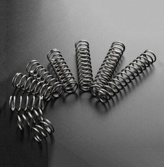 Select Wire dia 4mm OD 22 – 30mm Long 60 to 250mm Helical Compression Spring