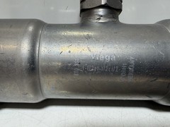 Viega 25436 MegaPressG 1-1/2” X 1-1/2” X 1/2” P X P X FPT Steel Gas Pipe Tee