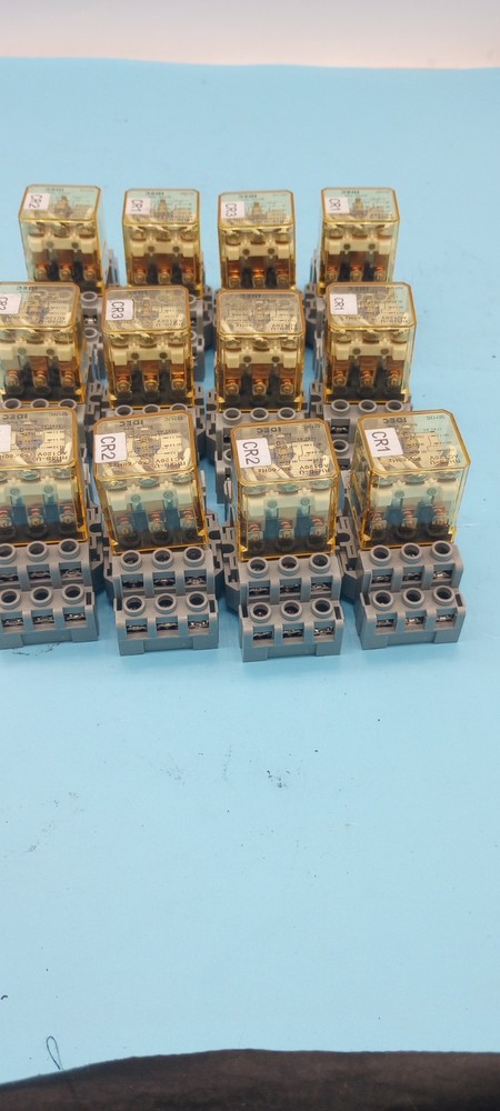 LOT OF 12 IDEC 521717C + IDEC SH3B-05C DEC RH3B-U RELAY AC120V 50/60HZ 2GY01Y 1