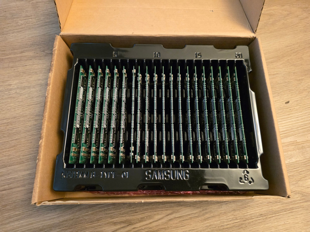 Lot of 20 Samsung Sun M323S0824DT2-C1LS0 Memory Module 1GB each