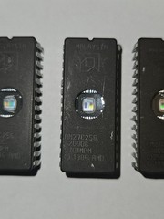 3 PCS TOTAL AMD 256KBIT UV EPROM Qty 2 AM27C256-200DC Qty 1 AM27C256-70DC