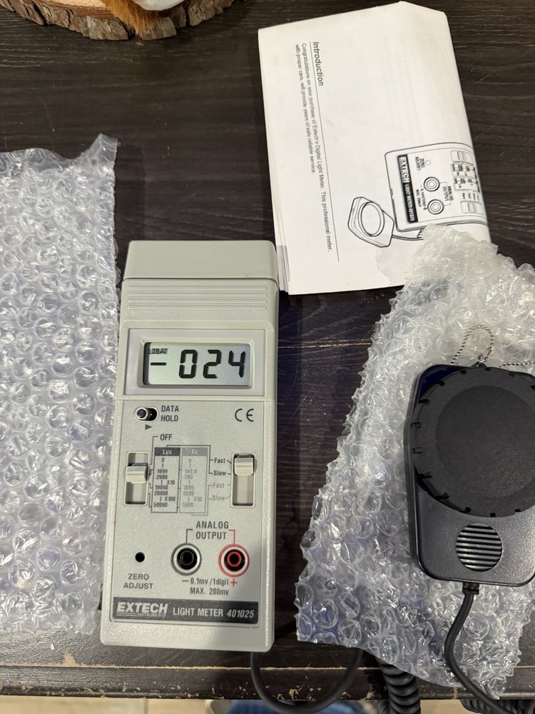 Extech 401025 Light Meter 0-50000 Lux w/ Sensor Head, Data Hold, Analog