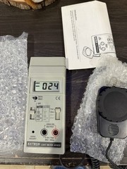 Extech 401025 Light Meter 0-50000 Lux w/ Sensor Head, Data Hold, Analog