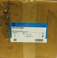 CROUSE HINDS NST1018F-D30321 30 AMP 240VAC FUSIBLE DISCONNECT SWITCH NEW IN BOX!