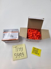 2 Boxes of 100 PREFFERED INDUSTRIES WP 555-BOX-ORANGE Wire Connectors 630001