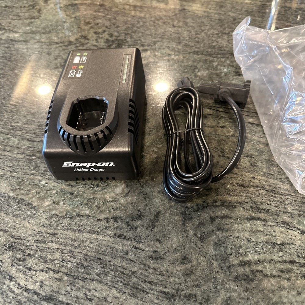 Snap On ctc772a 14.4 V lithium battery charger