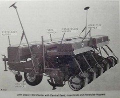 John Deere 1300 Planter S/N 11601- Owner’s Operator’s Manual OM-B25492 A0 1/70