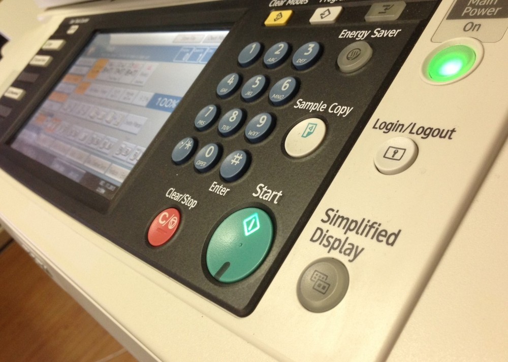 500 Full Color Copies Single Sided 28/70# Text or Gloss 8.5″ x 11″ No Bleeds