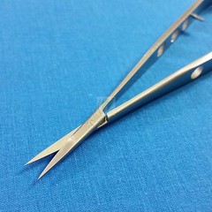 PREMIUM O.R GRADE CASTROVIEJO MICRO SURGERY OPHTHALMIC SCISSORS 4.5″ STRAIGHT