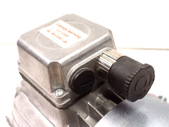 Lenze D-32699 Asynchronus Motor 230V 1.350 R/MIN NEW