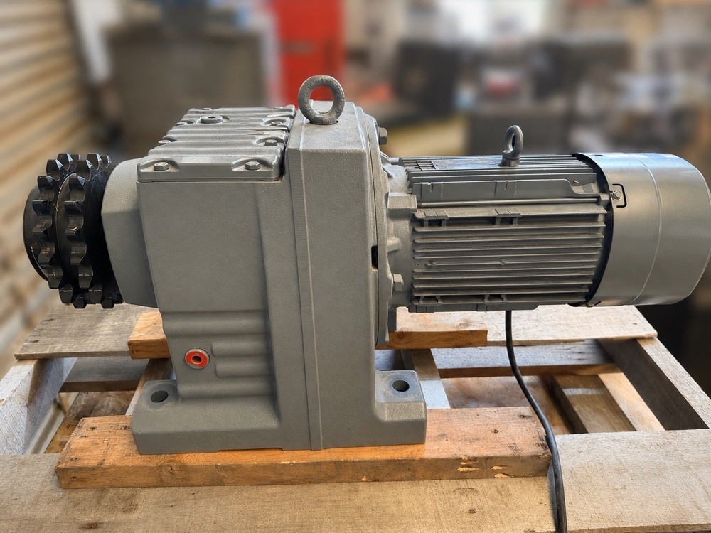SEW-Eurodrive R97 Gearmotor – 5 HP – 24 RPM – 72.17:1 Ratio – 230/460V 3PH