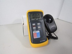 Digital Illuminance Light Meter LCD Display LX-1330B Working-Used