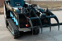 Hydraulic Wood Grabber Attachment Mini Skid Steer TYPHON STOMP X1300 & STOMP 509