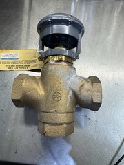 Johnson Controls V-3000-1 , 1 1/2” 3 Way Pneumatic Control Valve