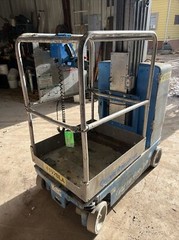 2013 GENIE GR20 20’ ELECTRIC RUNABOUT SCISSOR VERTICAL MAST DRIVABLE MAN LIFT GR