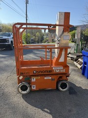 2021 SNORKEL TM16E 16’ ELECTRIC VERTICAL MAST DRIVABLE MAN PLATFORM LIFT
