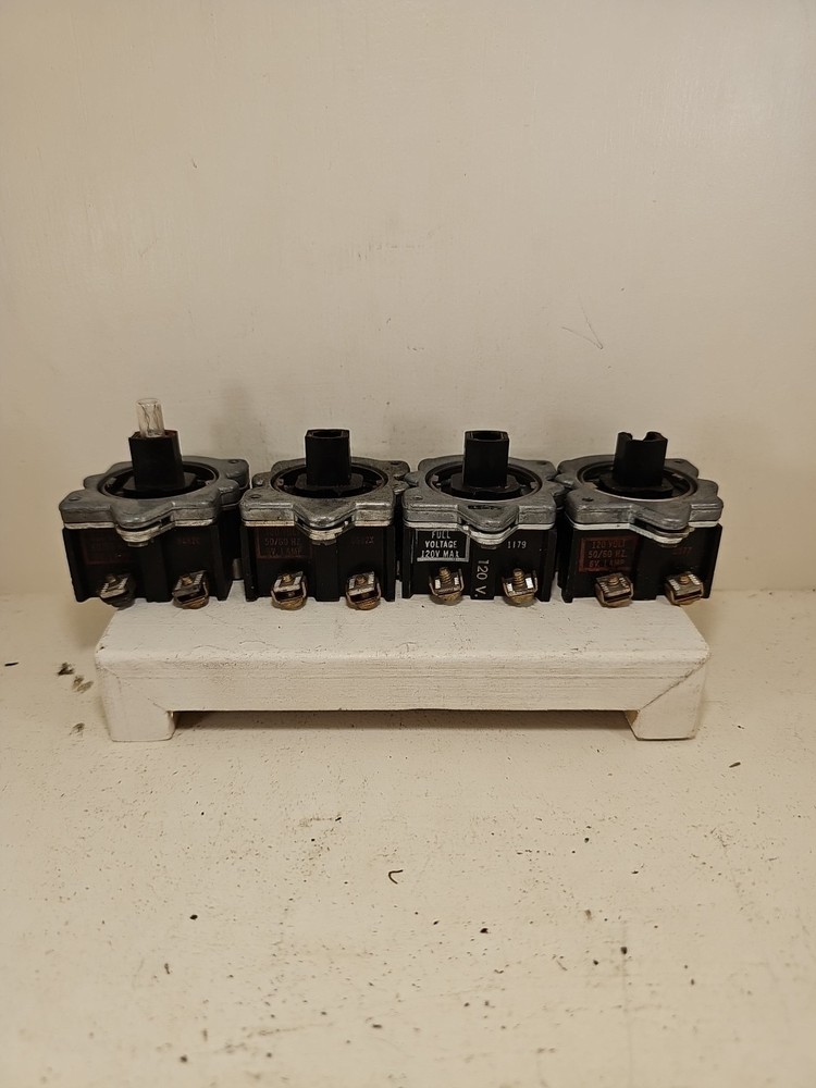 New Lot Of 5 Cutler Hammer E30 contact blocks for switches