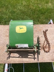John Deere 4-Row Planter 494 495 Fertilizer Insecticide Box w/Chain B13829B Exc
