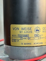 QTY 1 VON WEISE GEAR MOTOR 12 VOLTS 14:1 RATIO BOTH SHAFTS ARE 5/16″ DIAMETER