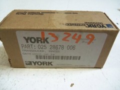 York 025-28678-006 Pressure Transducer 0-300 Pounds per Square Inch 0.5-4.5 Volt
