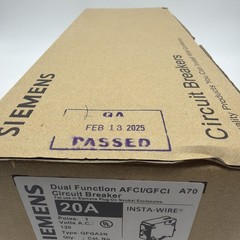 LOT OF 10 SIEMENS Q120DFN 20A DUAL AFCI/GFCI PLUG ON NEUTRAL BREAKER BRAND NEW