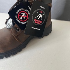 SKECHERS WOMANS SAFETY TOE (STEEL TOE) WORK BOOT SIZE 7.5 MEMORY FOAM INSIDE NWT