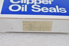 PARKER 4QTR05 4904 H1L5 CLIPPER OIL SEALS MADE IN USA ( LOT OF 2 )