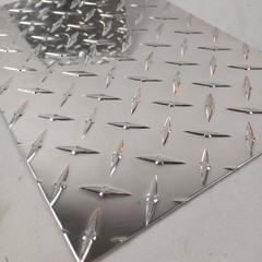 Diamond Plate Tread Brite Aluminum 8″ x 12″ 3003 .063 16 Gauge Chrome Polish